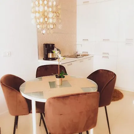 Maritimo Port Apartment